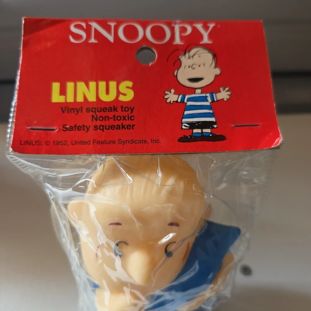 Vintage Peanuts Snoopy LINUS Vinyl Squeak Dog Toy 5